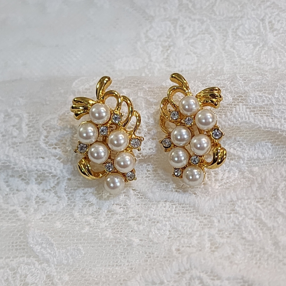 Vintage Gold Toned Faux Pearl Cluster Clip-on Statement Earrings